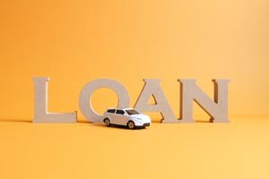 「LOAN」の文字と車の模型